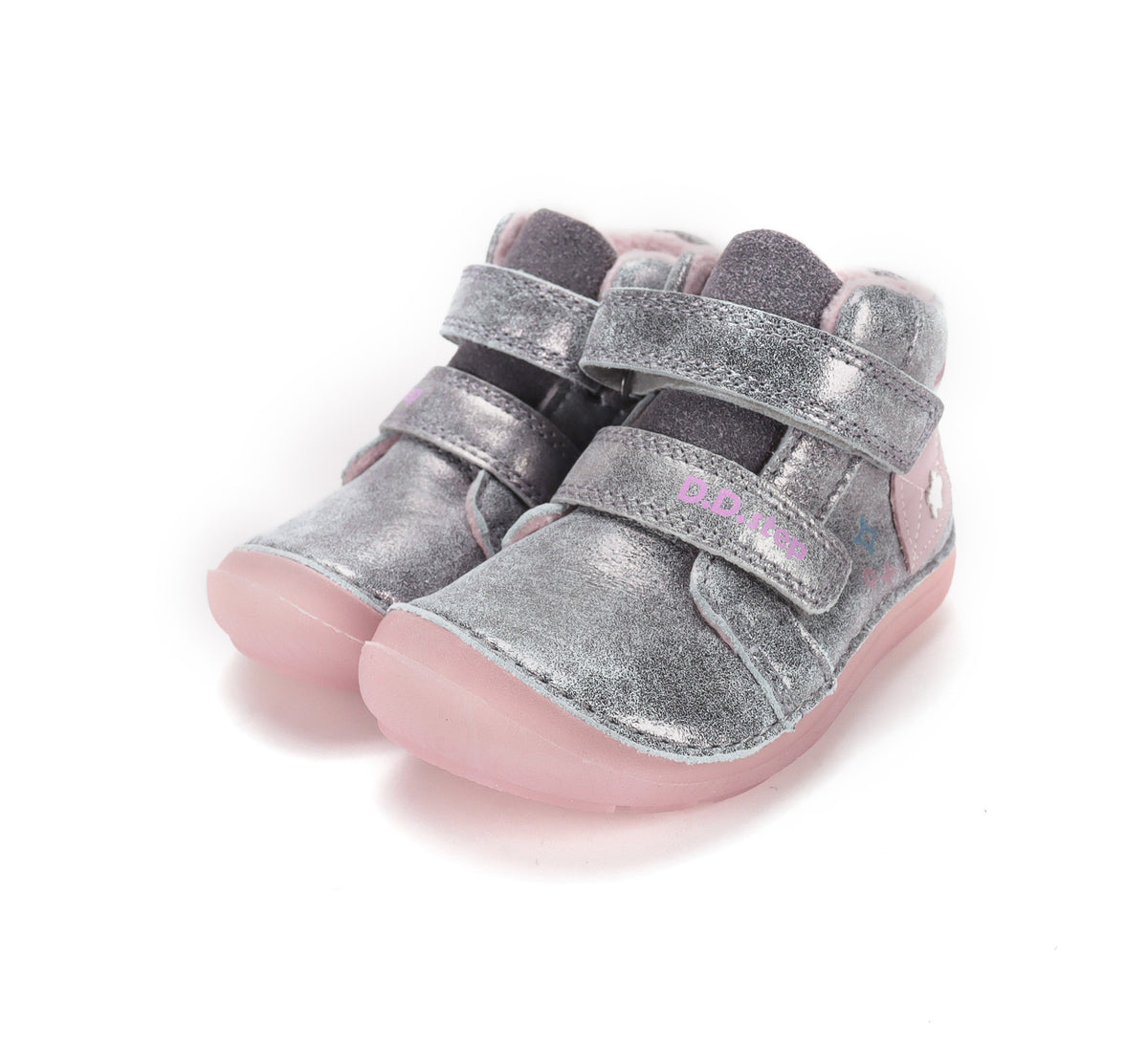 Lány barefoot zárt cipő